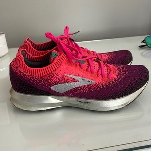 brooks levitate 2 tennis shoes worn